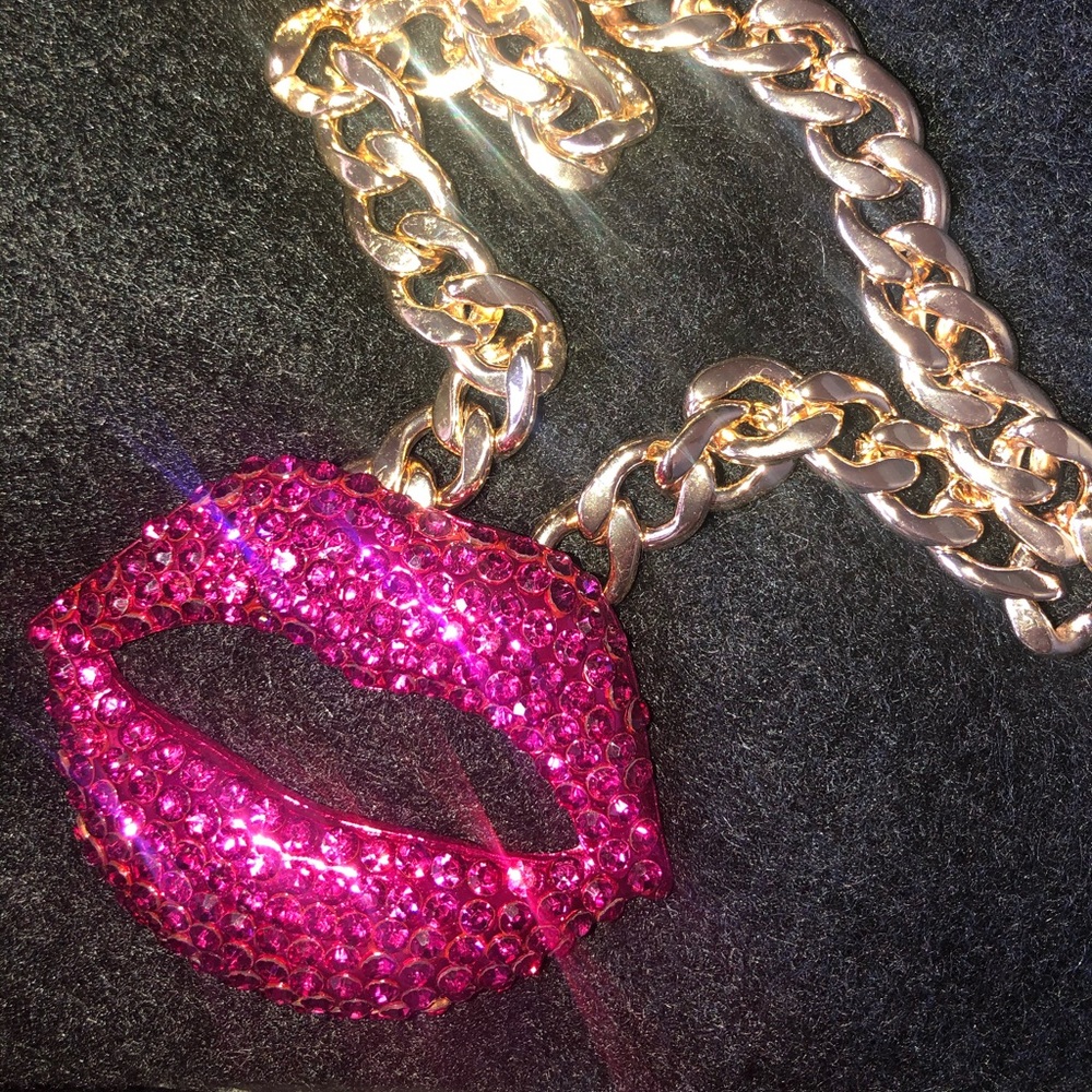 Necklace Natasha lip desig new in box